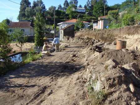 Início do alargamento da Rua do Vale da Igreja - Ardegão 