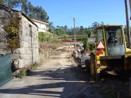 Início do alargamento da Rua do Vale da Igreja - Ardegão. 